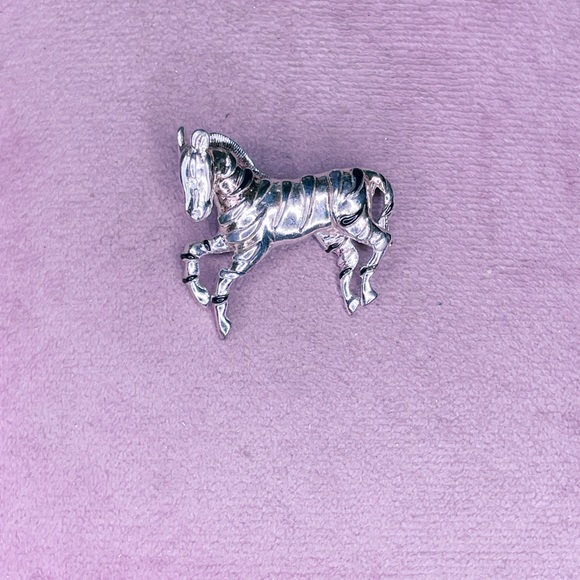 664. Animal Vintage Napier Silvertone Zebra Brooch - Picture 1 of 4